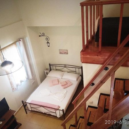 Deili Studio Loft Kalamáta Buitenkant foto